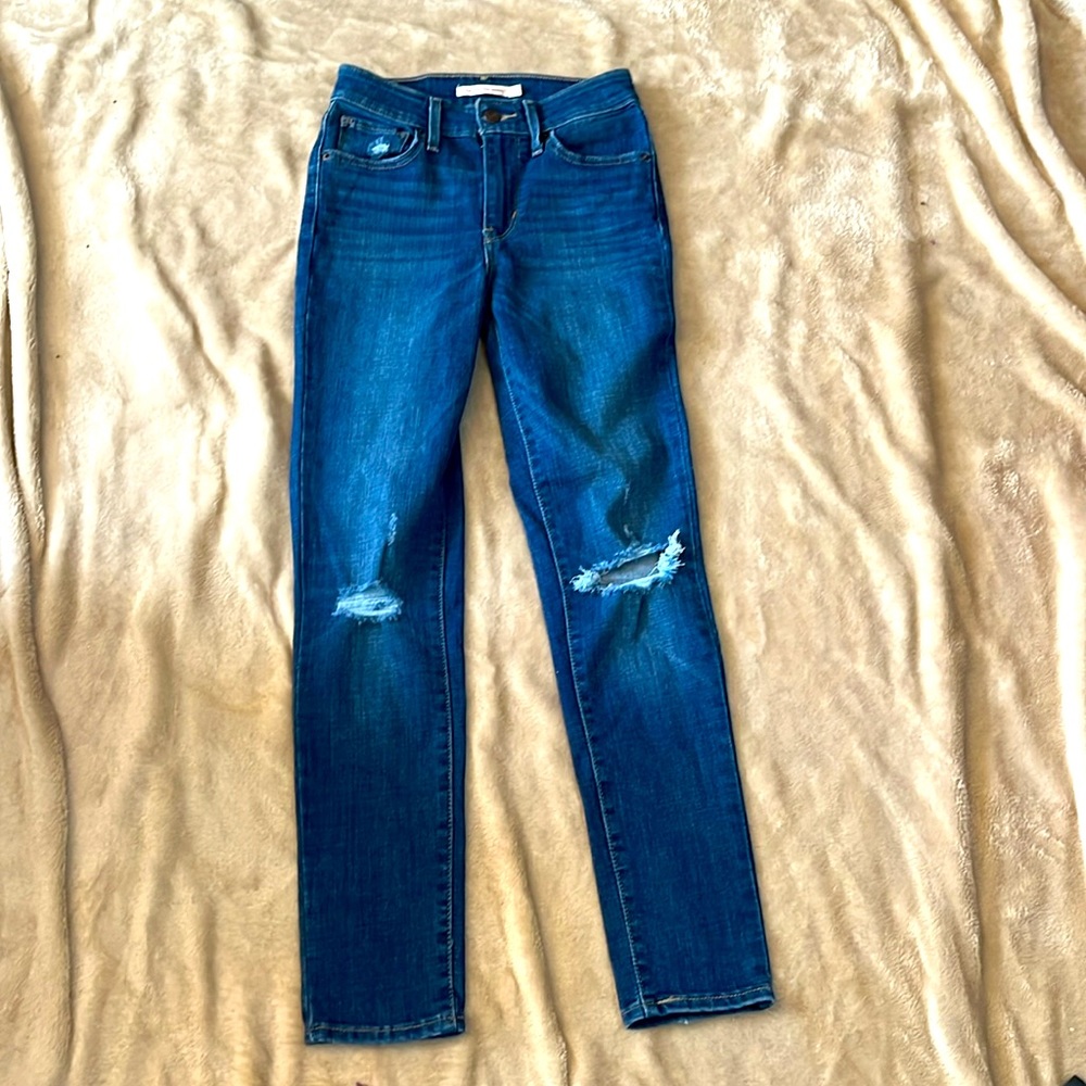 EUC Essential Levi Strauss & Co.torn / distressed high ruse  skinny jeans Sz 25